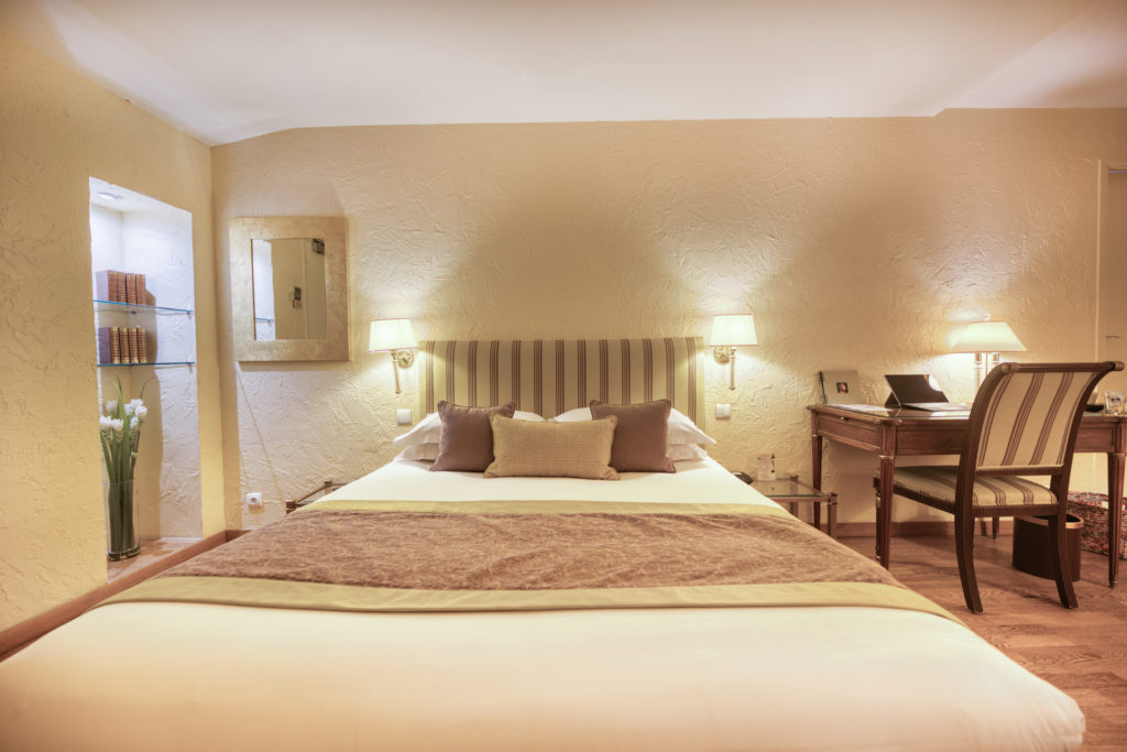 Luxury room balneo bath Hotel Place de la Comedie